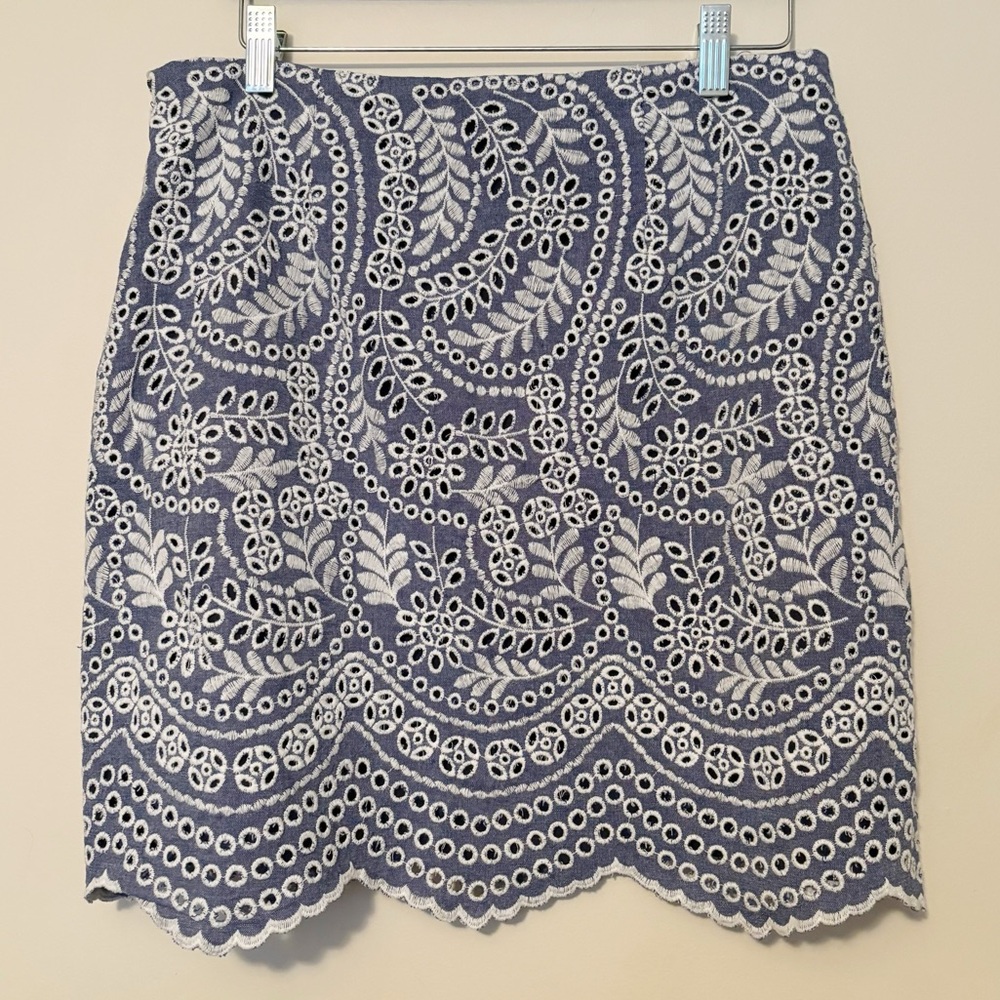 LOFT Mini Skirt Womens Size 10 Blue and White Embroidered Scalloped‎ Edge Cotton